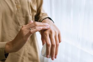男の香りをスキンケアとセットで考える際のおすすめアイテムは？