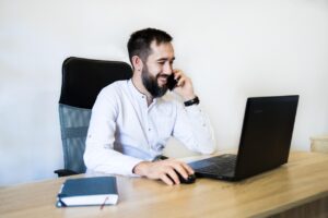 アロマディフューザーを使ったオフィスでの男性のリラックス法は？