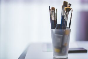 エチケットブラシで服のニオイを効果的に解消する方法は？