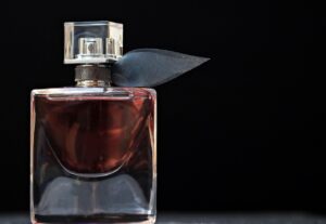 男香水はどこにつけるのが効果的ですか？