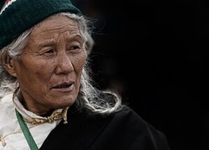 服のシワ伸ばしのコツを男性が実践するには？