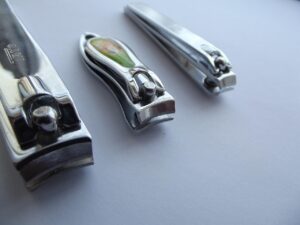 爪の切り方で男性が清潔感を保つためのポイントは？