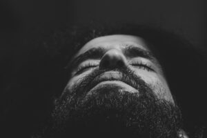 男の加齢臭をケアする香水はどれが効果的？