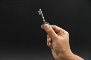 香水をオンラインで安全に買うためのポイントは？