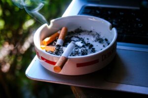 タバコの匂いを消すスプレーは本当に効果的なのか？