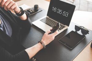 職場で体臭について注意された時の対処法は？